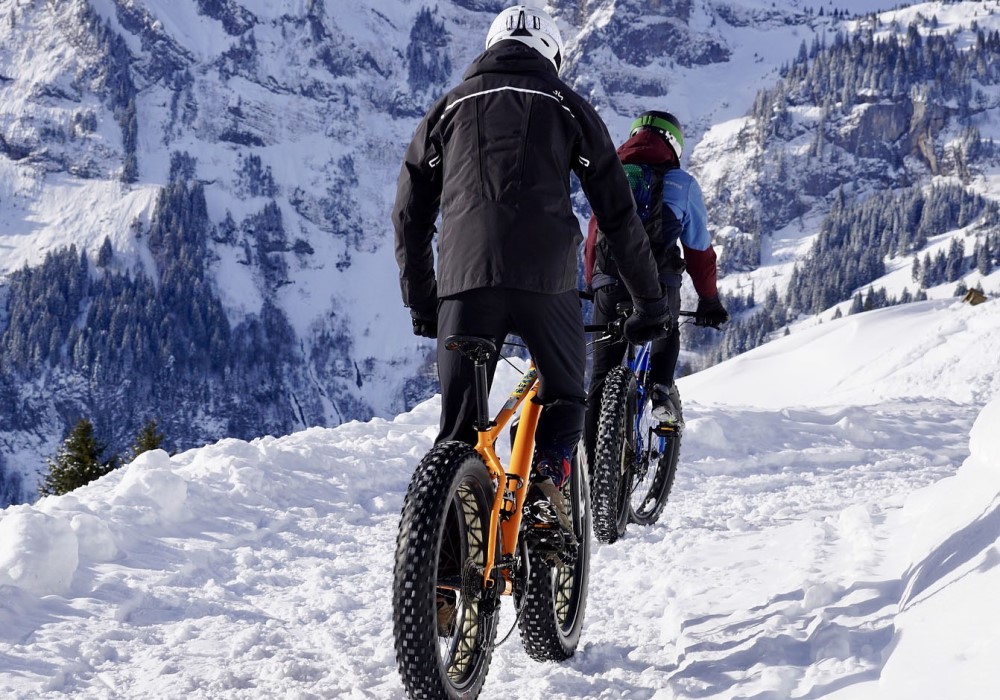 ciclista neve